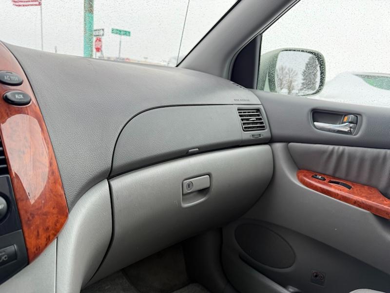 Toyota Sienna XLE FWD 2010