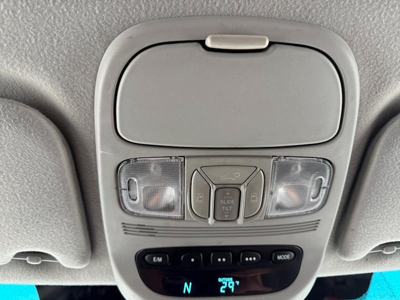 Toyota Sienna XLE FWD 2010