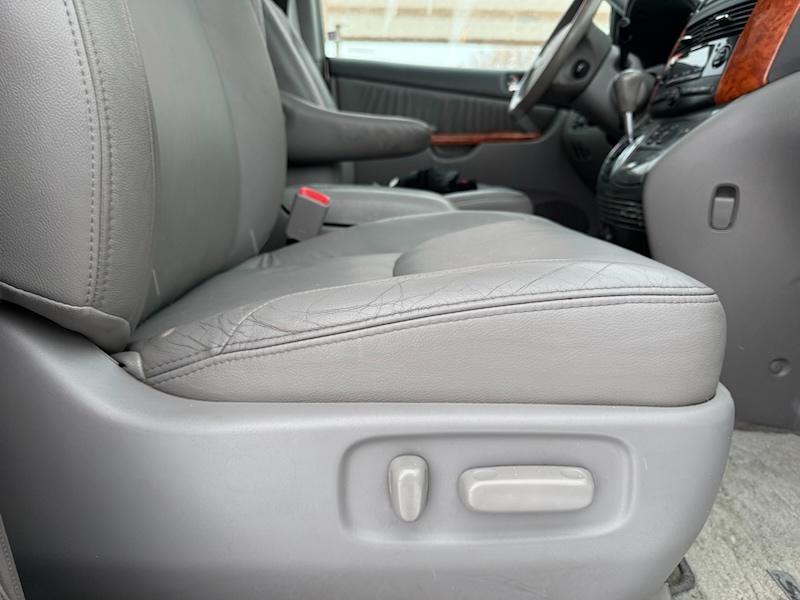 Toyota Sienna XLE FWD 2010