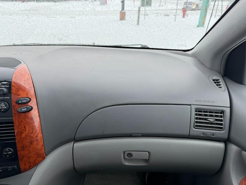 Toyota Sienna XLE FWD 2010