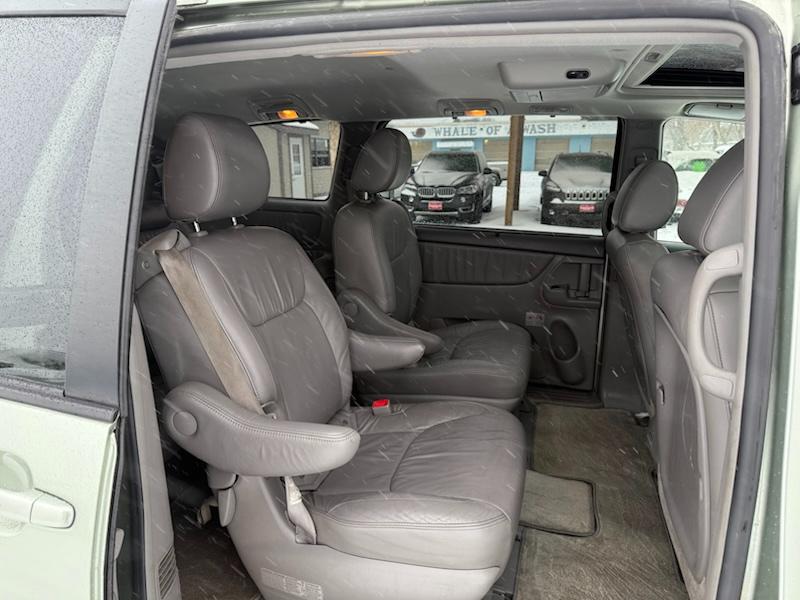 Toyota Sienna XLE FWD 2010