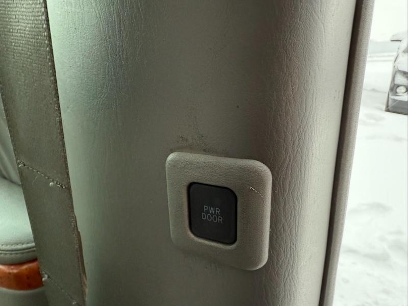 Toyota Sienna XLE FWD 2010