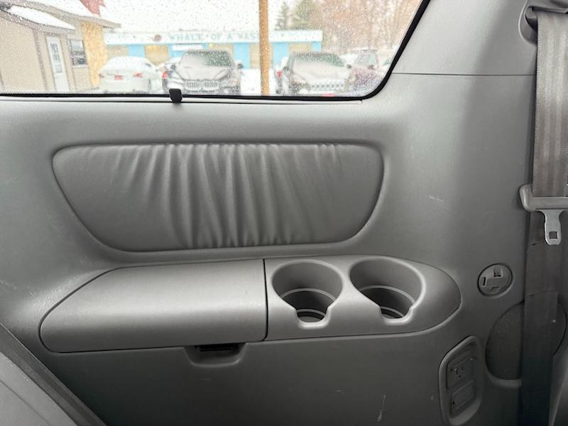 Toyota Sienna XLE FWD 2010