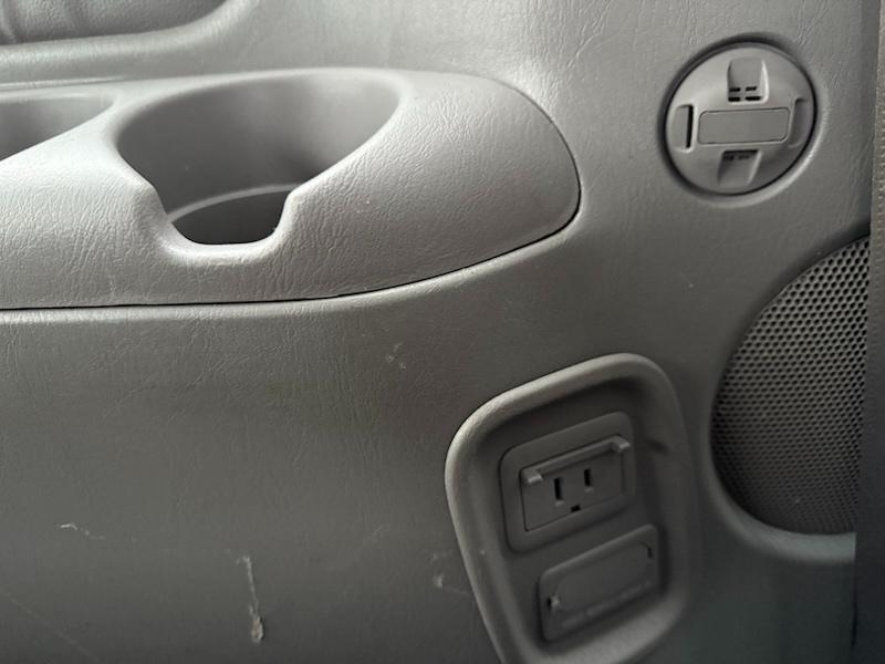 Toyota Sienna XLE FWD 2010