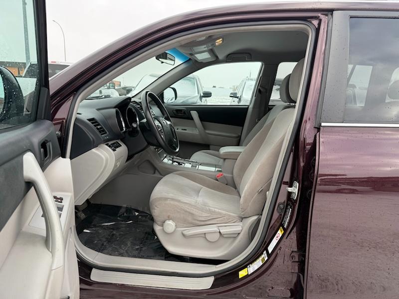 Toyota Highlander Base 4WD 2013