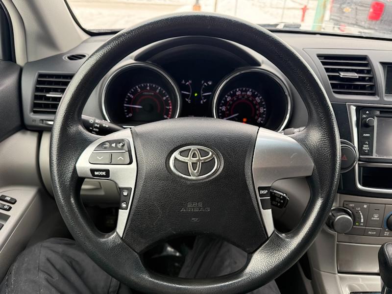 Toyota Highlander Base 4WD 2013