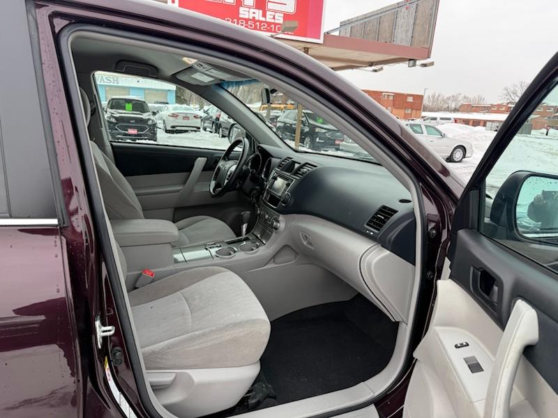 Toyota Highlander Base 4WD 2013