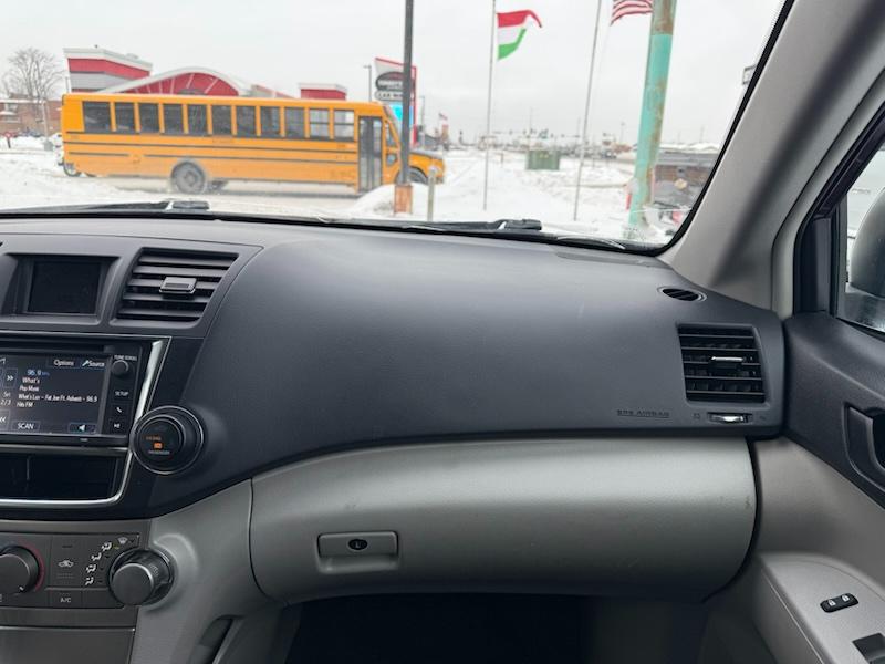 Toyota Highlander Base 4WD 2013