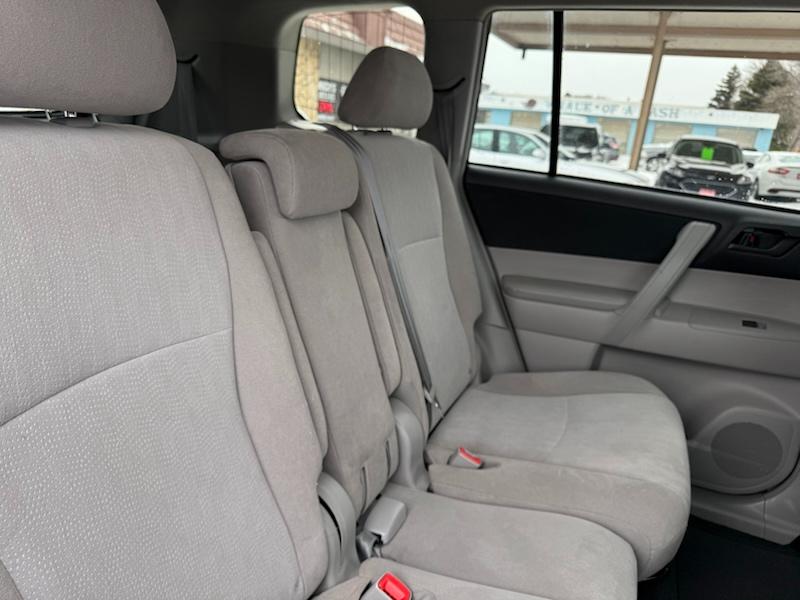 Toyota Highlander Base 4WD 2013