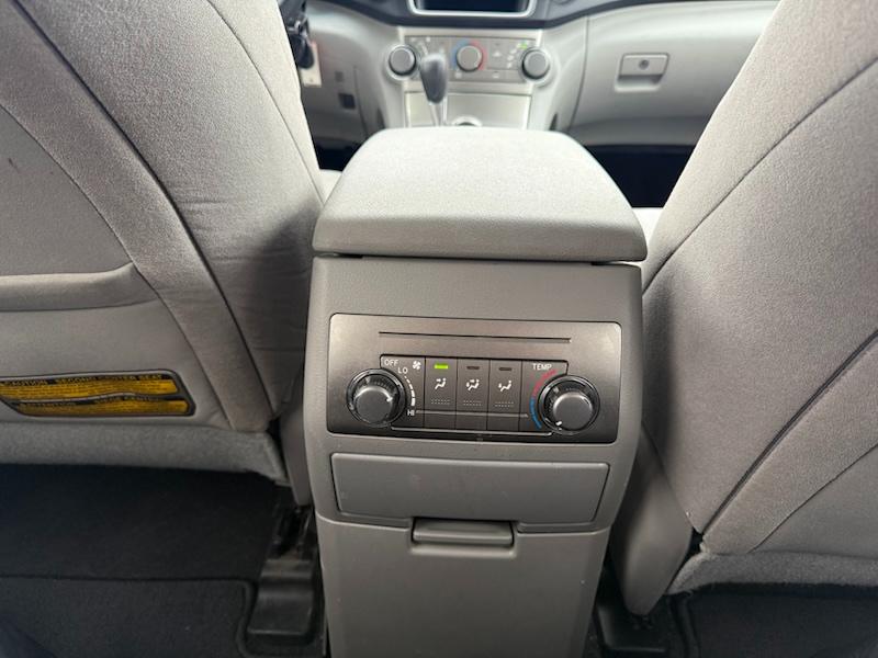 Toyota Highlander Base 4WD 2013