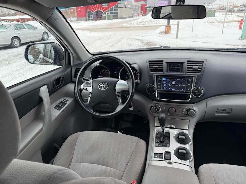 Toyota Highlander Base 4WD 2013