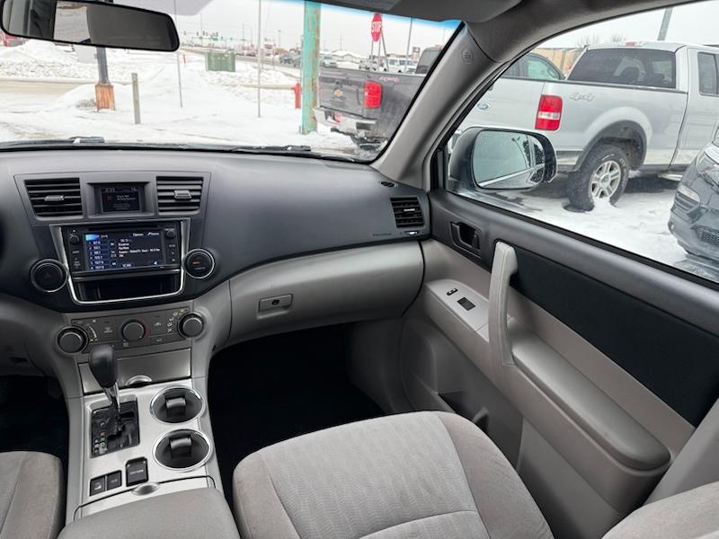 Toyota Highlander Base 4WD 2013