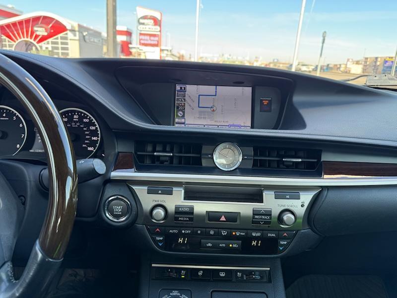 Lexus ES 350 Sedan 2013