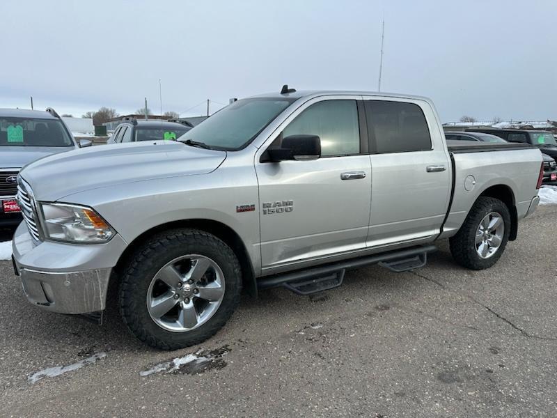 RAM 1500 SLT Crew Cab SWB 4WD 2016