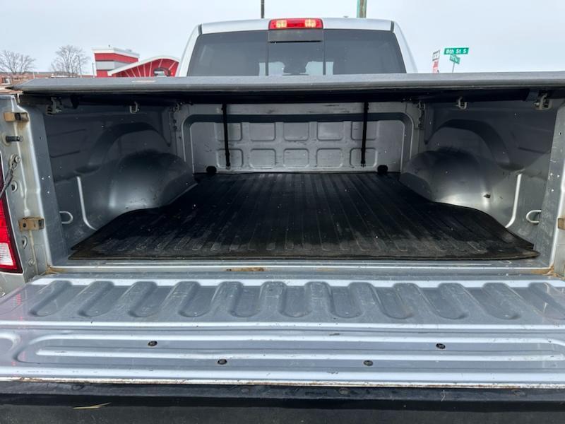 RAM 1500 SLT Crew Cab SWB 4WD 2016