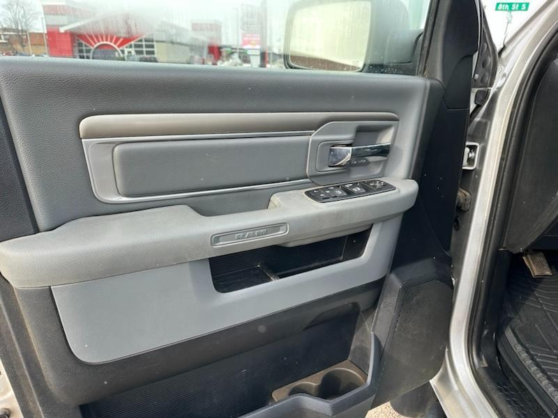 RAM 1500 SLT Crew Cab SWB 4WD 2016