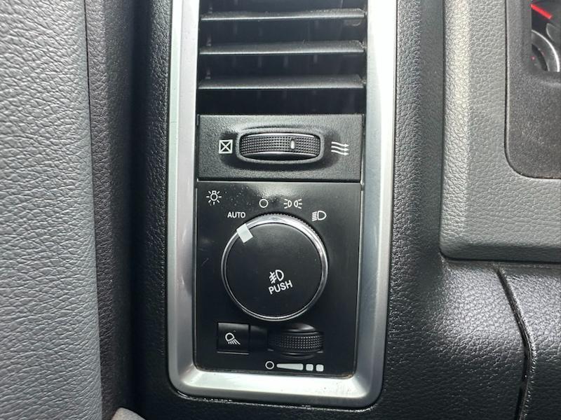 RAM 1500 SLT Crew Cab SWB 4WD 2016