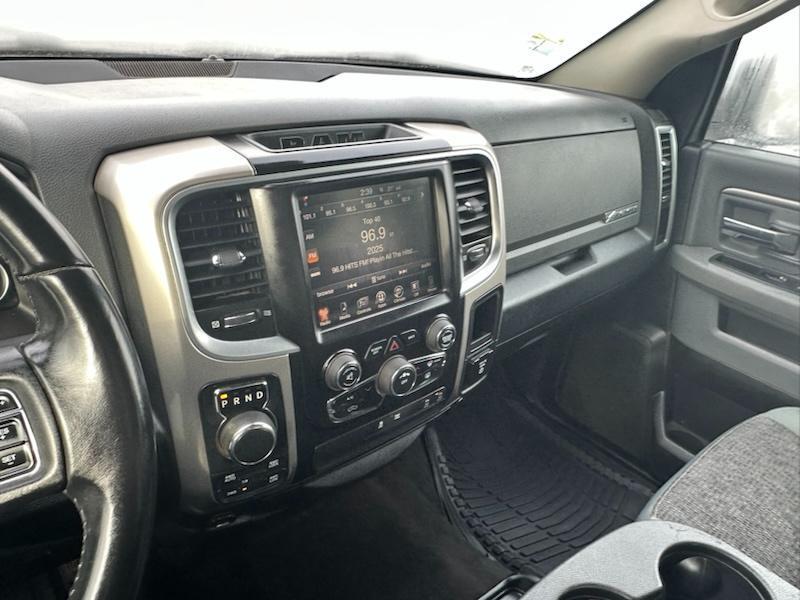 RAM 1500 SLT Crew Cab SWB 4WD 2016