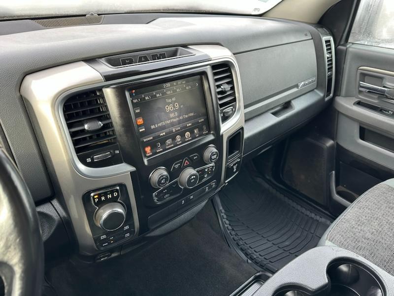 RAM 1500 SLT Crew Cab SWB 4WD 2016