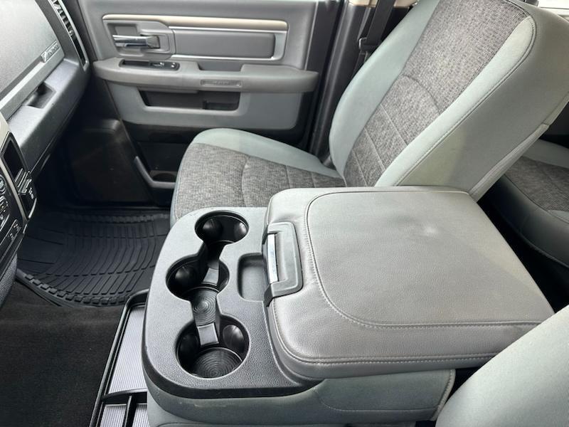 RAM 1500 SLT Crew Cab SWB 4WD 2016