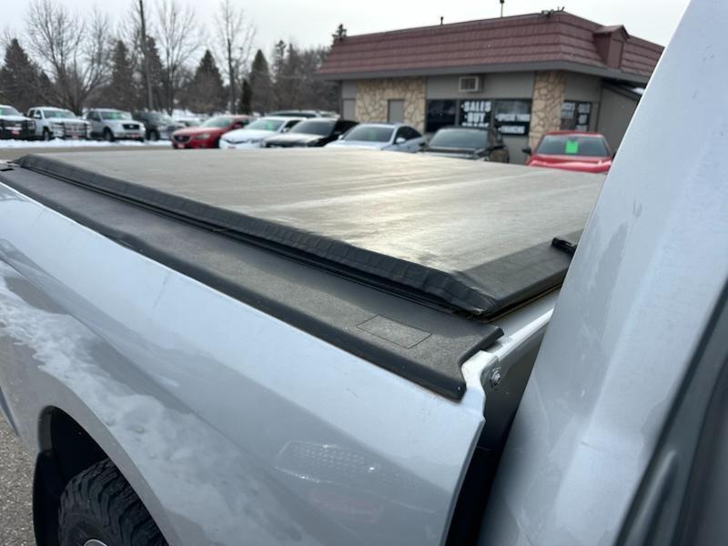 RAM 1500 SLT Crew Cab SWB 4WD 2016