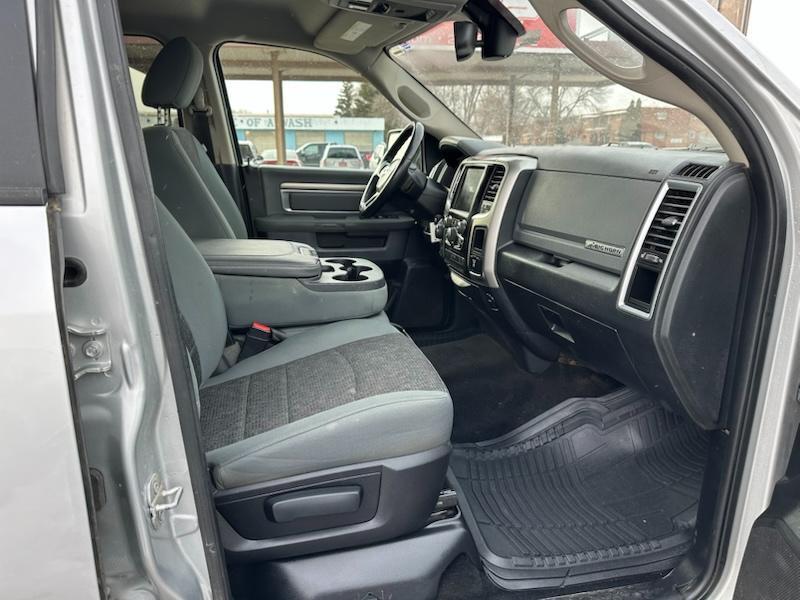 RAM 1500 SLT Crew Cab SWB 4WD 2016