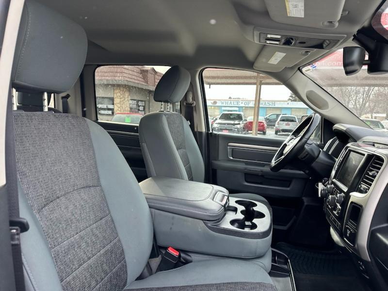 RAM 1500 SLT Crew Cab SWB 4WD 2016