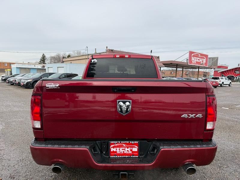 RAM 1500 Express 4x4 Crew Cab 5'7" Box 2015