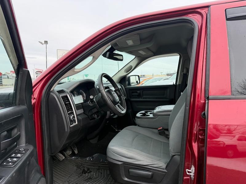 RAM 1500 Express 4x4 Crew Cab 5'7" Box 2015