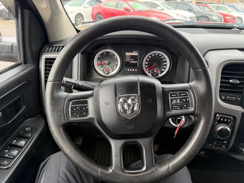 RAM 1500 Express 4x4 Crew Cab 5'7" Box 2015