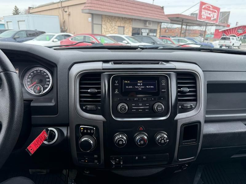 RAM 1500 Express 4x4 Crew Cab 5'7" Box 2015