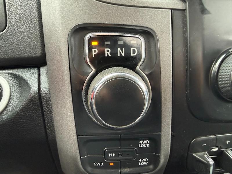 RAM 1500 Express 4x4 Crew Cab 5'7" Box 2015