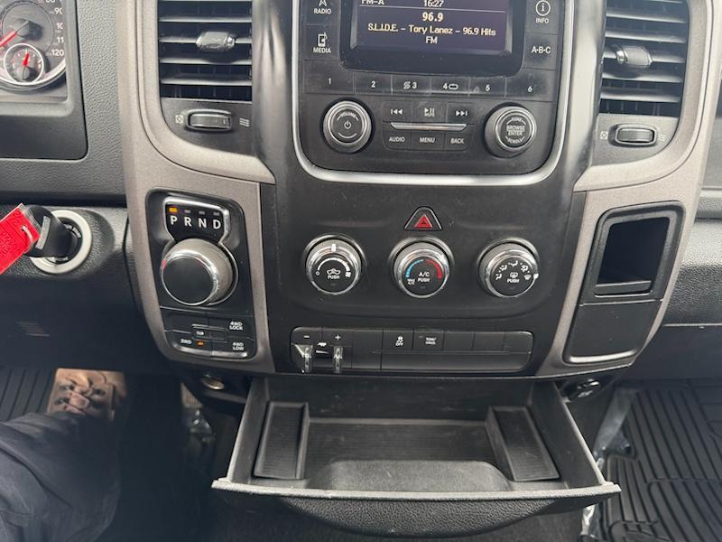 RAM 1500 Express 4x4 Crew Cab 5'7" Box 2015