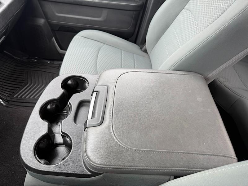 RAM 1500 Express 4x4 Crew Cab 5'7" Box 2015