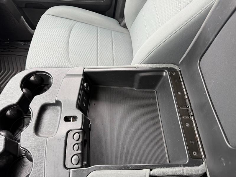 RAM 1500 Express 4x4 Crew Cab 5'7" Box 2015