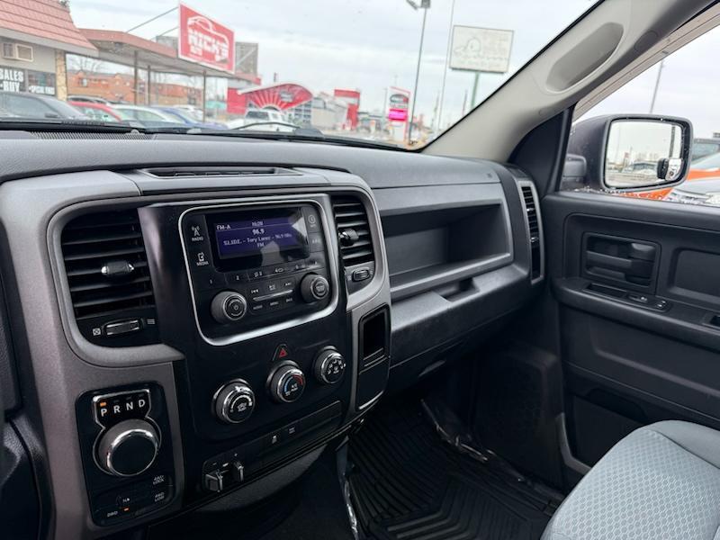 RAM 1500 Express 4x4 Crew Cab 5'7" Box 2015