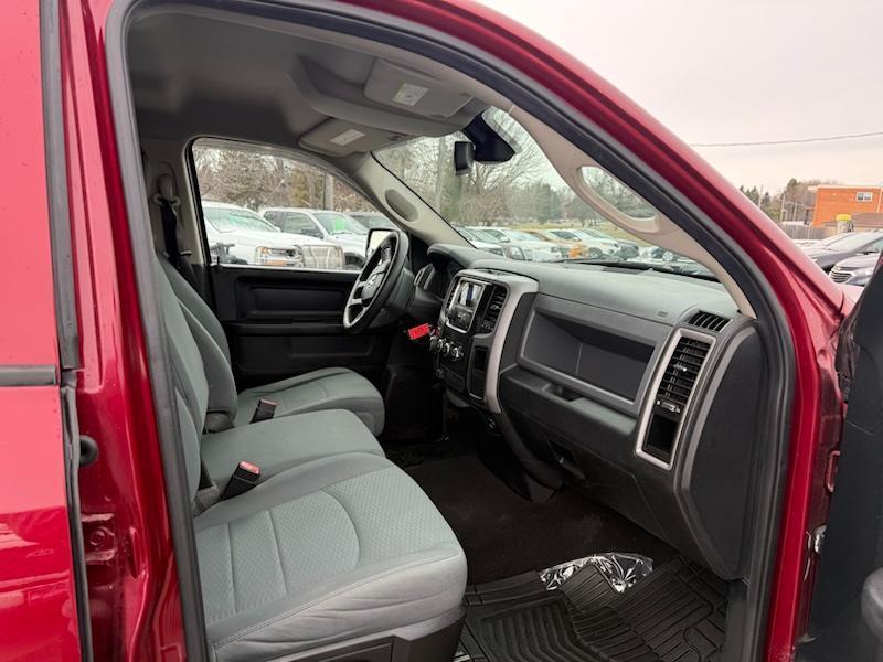 RAM 1500 Express 4x4 Crew Cab 5'7" Box 2015