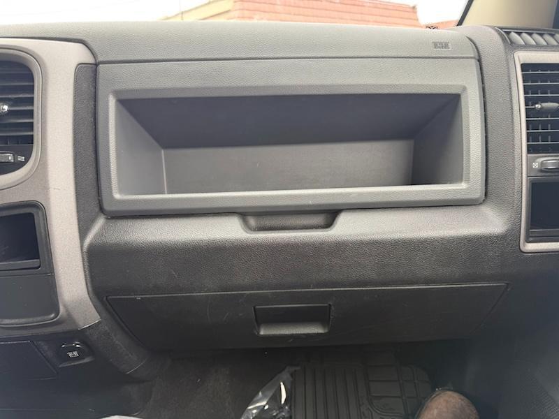 RAM 1500 Express 4x4 Crew Cab 5'7" Box 2015