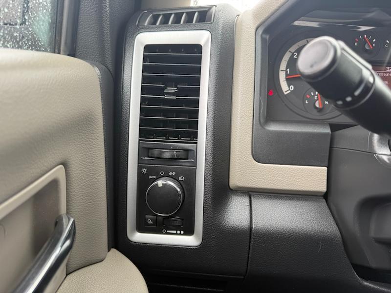 RAM 1500 SLT Crew Cab 4WD 2012