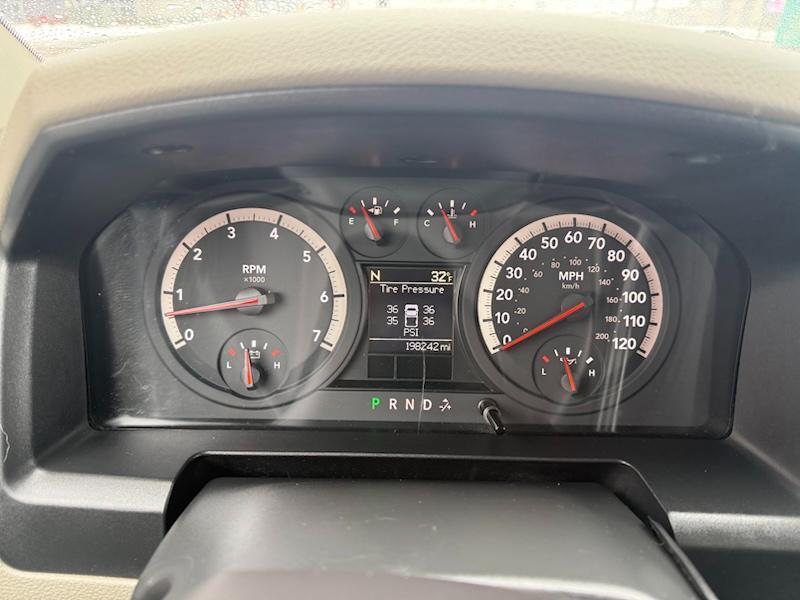 RAM 1500 SLT Crew Cab 4WD 2012