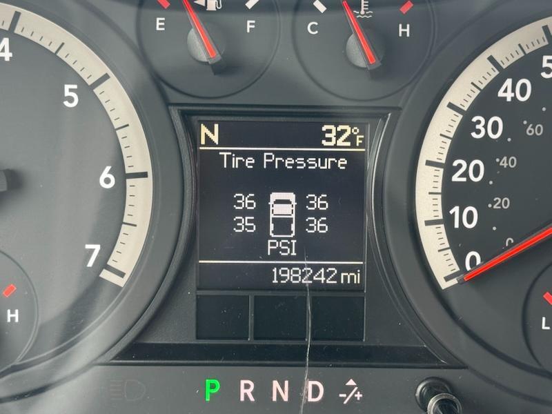 RAM 1500 SLT Crew Cab 4WD 2012