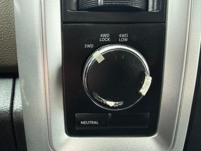 RAM 1500 SLT Crew Cab 4WD 2012