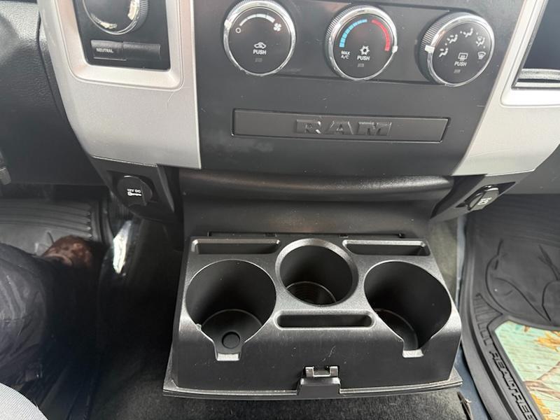 RAM 1500 SLT Crew Cab 4WD 2012