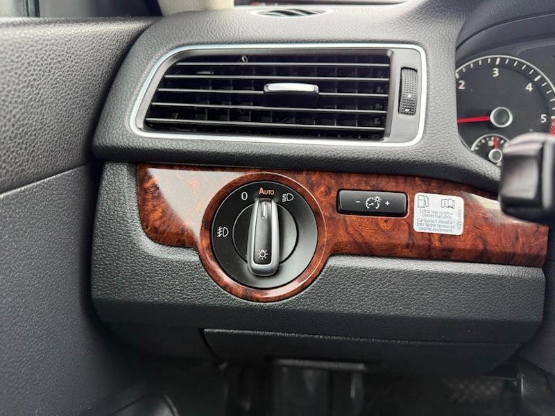 Volkswagen Passat 2.0L TDI SEL Premium 2013