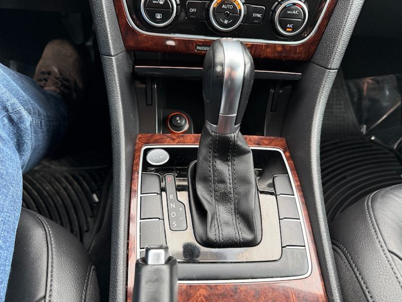 Volkswagen Passat 2.0L TDI SEL Premium 2013