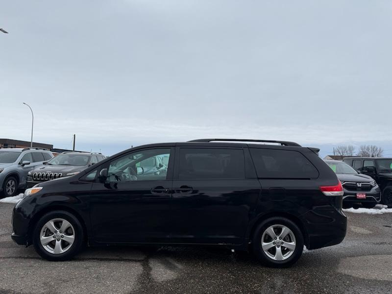 Toyota Sienna LE FWD 8-Passenger V6 2013