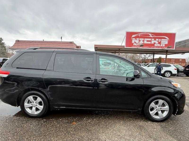 Toyota Sienna LE FWD 8-Passenger V6 2013
