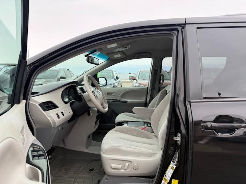 Toyota Sienna LE FWD 8-Passenger V6 2013
