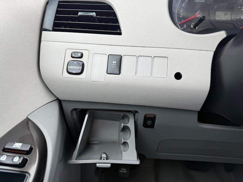 Toyota Sienna LE FWD 8-Passenger V6 2013