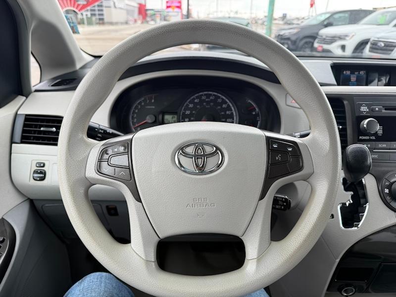 Toyota Sienna LE FWD 8-Passenger V6 2013